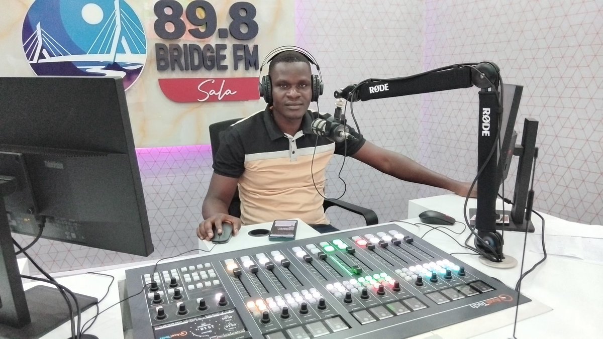 BridgeFM_Ug's tweet photo. EXTRA SPORTS is on 89.8 Bridge fm with DAUSON DA BRAZILIAN from 3-4pm

Where have you tuned in from, and what would you like us to talk about sports for you? 

#ExtraTimeSports 
STAY TUNED | #BridgeFM https://t.co/PdSh7vT7HD