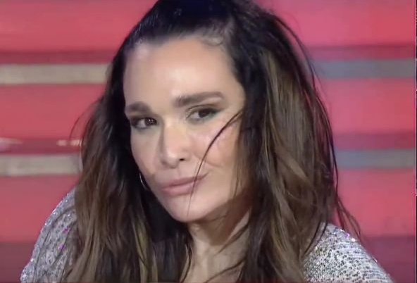 Yo y los paraguayos que nunca bardeamos a la reina Lali porque sentíamos una energía extraña de Aye Alfonso, viendo ahora que se le cayó la careta y es una hurrera más del montón