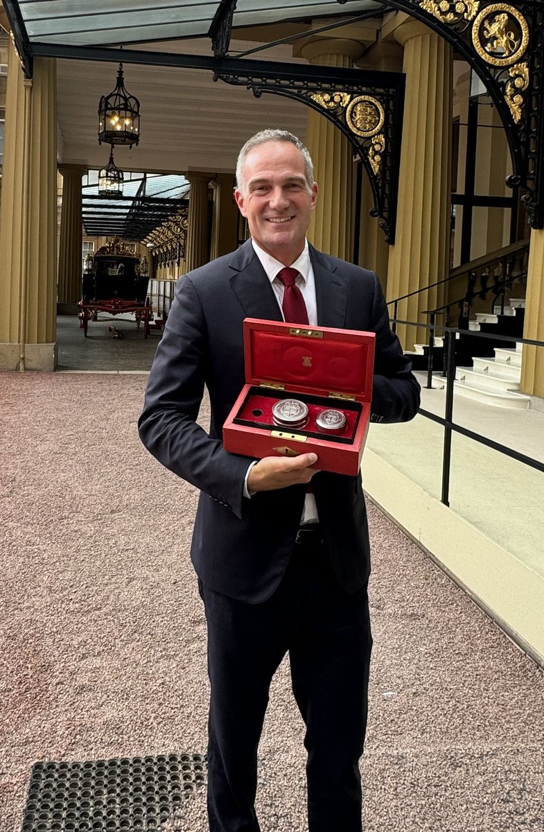 peterkyle's tweet photo. His Majesty has presented me with the seals of state. It was incredibly moving to be the person receiving them. https://t.co/C16HfiByIn