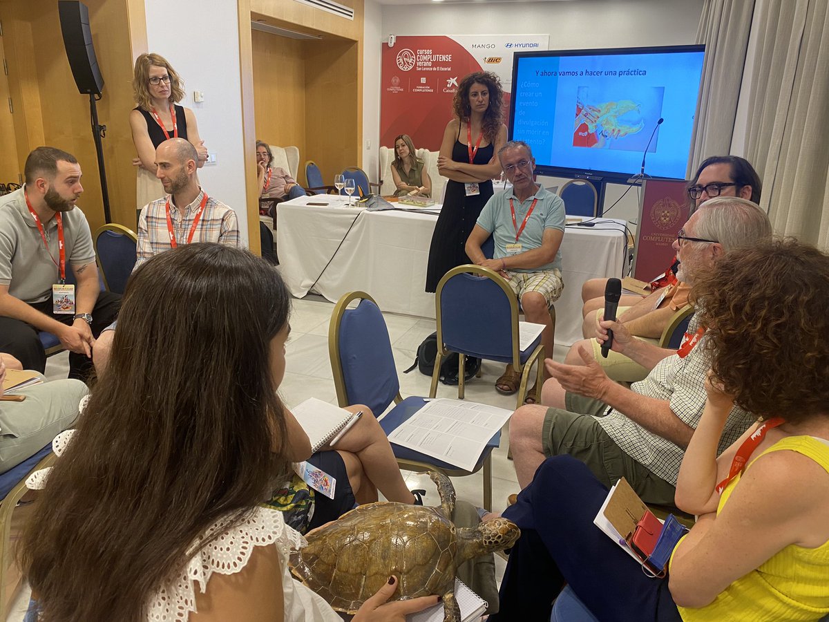 Vaya segunda mañana de curso más intensa (y divertida) con nuestros tres talleres de

📲RRSS con <a href="/beatrizcalidad/">Beatriz Robles</a> 
🎙️Entrevista con <a href="/EscuderoRoman/">Román Escudero</a> 
🐘Talleres con <a href="/tgalgar/">Tania Gallego</a> y <a href="/RocioDeIriarte/">RocíoDeIriarte</a> 

¡Formadores de lujo!

¿Os está gustando el curso #RetosDivulgaciónUCM? #CursosVeranoUCM