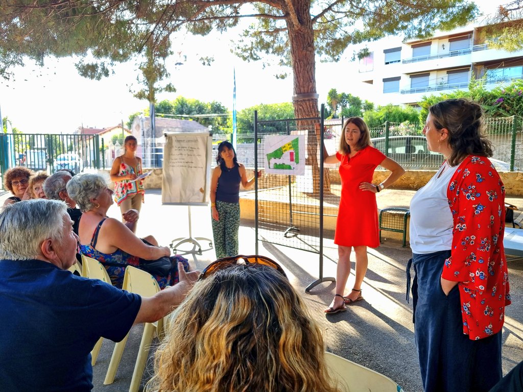 mairie6_8's tweet photo. #MarseillePlusVerte | Hier opération "brainstorming" avec les habitant(e)s pour la présentation du projet de réaménagement du Jardin des Goumiers 🌳🌼 avec la Maire de Secteur @olivia_fortin et @AnneMeilhac, déléguée aux espaces verts dans les 6&8 ! https://t.co/RcJj75s271
