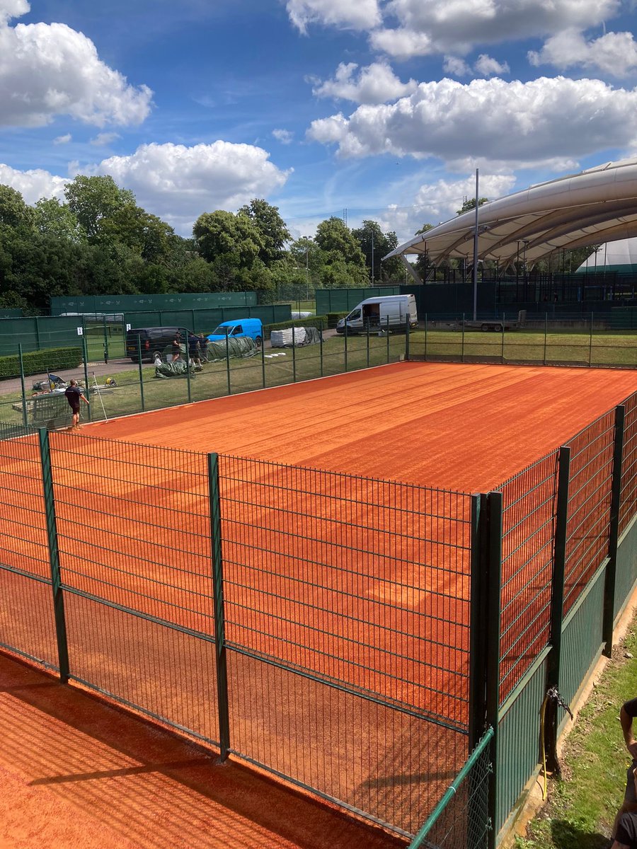 ClayServices's tweet image. Following a few days heavy rain the clay is finally being put down on the Red Plus court at the National Tennis Centre

#redplus #italianclay #redclay #hybridcourt #NTC #LTA #NationalTennisCentre