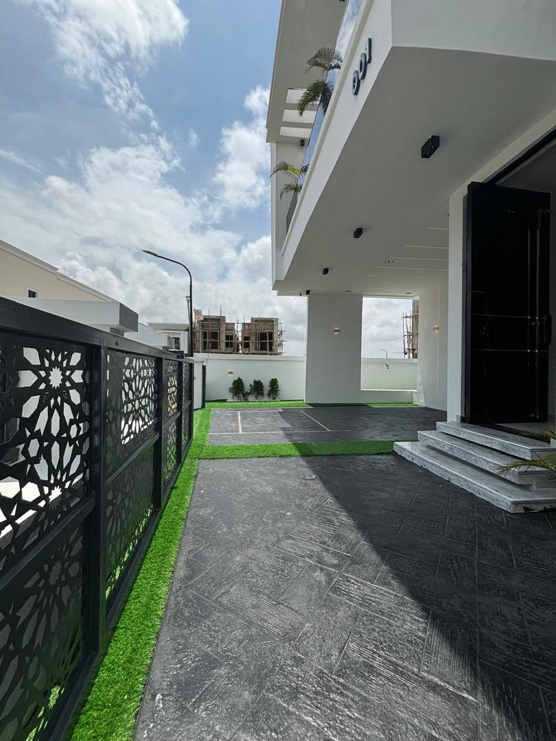 ibiolavilla's tweet image. Location: Chevron drive, Lekki.
Title: Governor’s Consent with Building Approval.

PRICE: N390m 

For more details, contact us now at + (234) 802-292-929 before it is sold out. 

#5bed #5bedrooms #5bedroomduplex #5bedroomduplexinlekki #5bedroomfullydetachedduplex #5bedroomhome