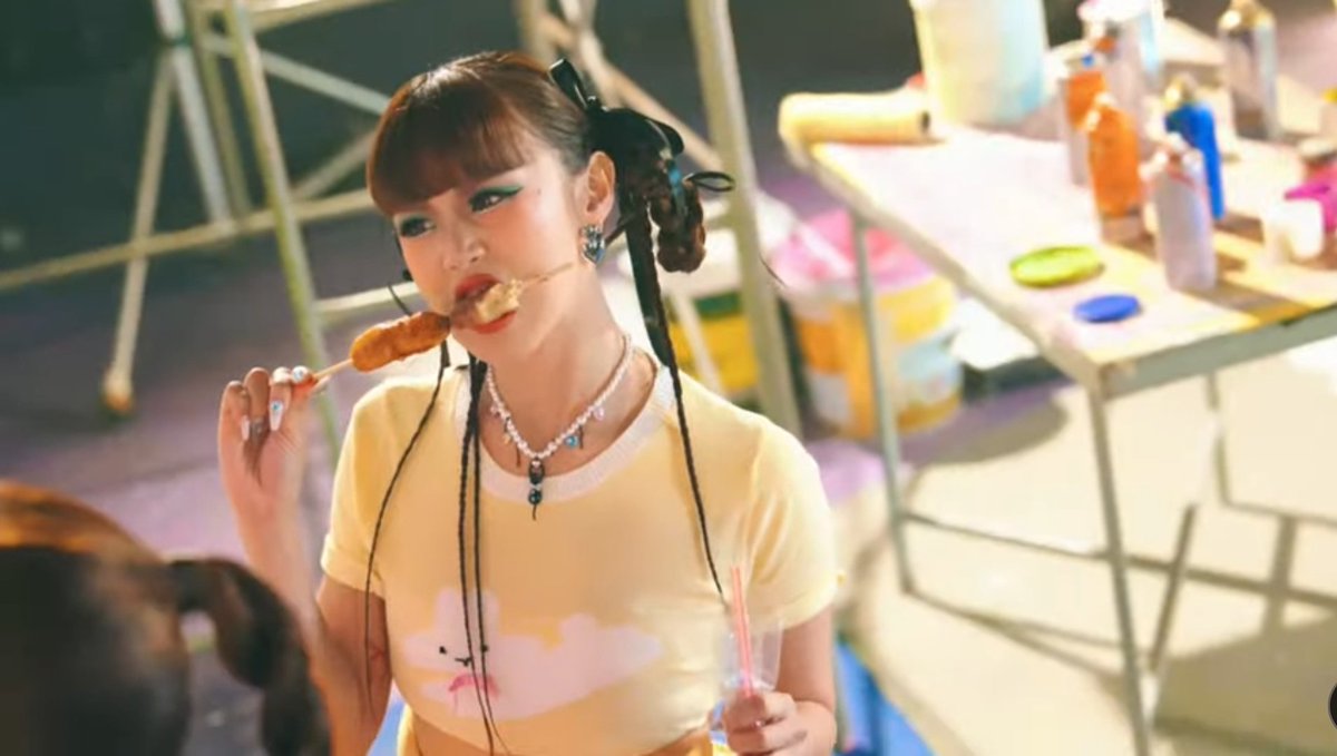 vicotinamide's tweet photo. banana cue at soft drinks na nasa plastik na may straw!!

whos promoting filipino culture better than bini??? https://t.co/hwSSMM1SqI