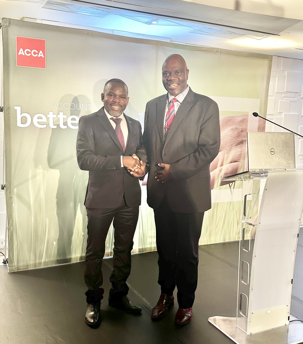 gift_mugano's tweet photo. Yours Truly with Zimbabwe’s finest intellectual @amutambara https://t.co/vAE0QSEa2y