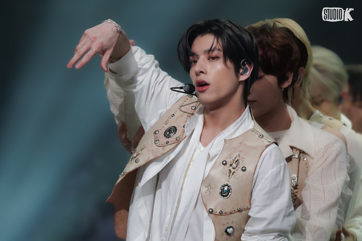 StudioK_twt's tweet photo. 🏦 뮤직뱅크 금고 털이 🏦
(Music Bank Behind Photo📸)

#엔하이픈 (#ENHYPEN)
뮤뱅 금고 OPEN✨
@ENHYPEN

#MusicBank #BehindPhoto #StudioK
#뮤직뱅크 #현장스틸 #뮤뱅 #금고털이 https://t.co/xSIccbgAXg
