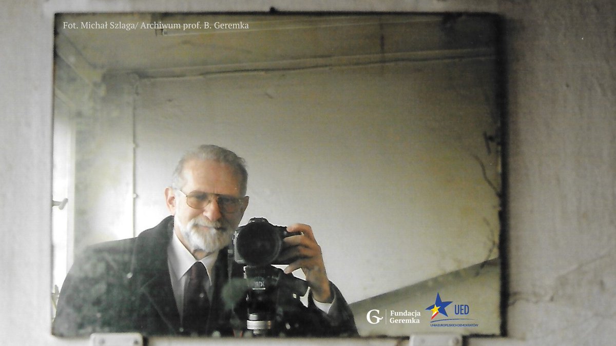 W przeddzień 16. rocznicy śmierci Bronisława Geremka zapraszamy, wspólnie z <a href="/UniaEuroDem/">Unia Europejskich Demokratów</a>, na doroczne spotkanie wspomnieniowe 👉 piątek, 12 lipca o godz. 18:00 na Piwnej 25 w Warszawie, pod domem w którym Profesor mieszkał przez ponad 40 lat 🇵🇱🇪🇺 <a href="/EBinczycka/">Elżbieta Bińczycka</a>