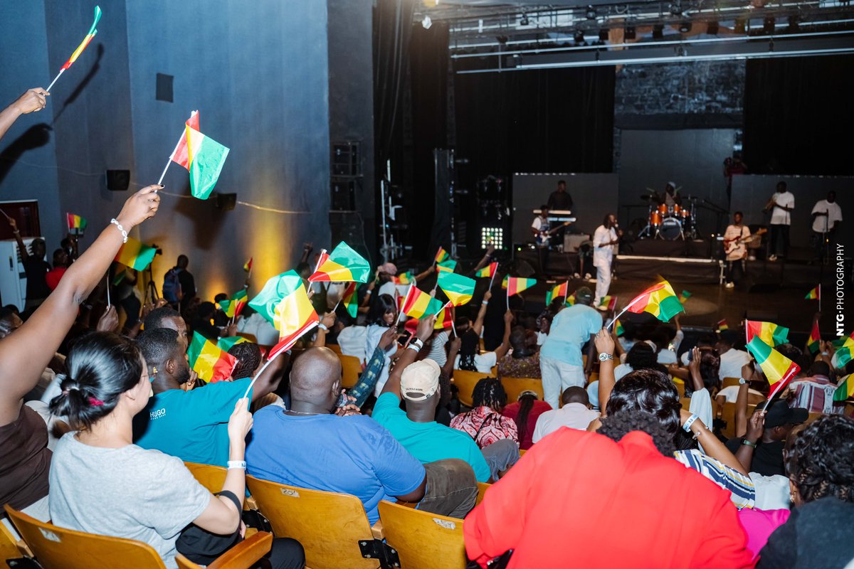 MeursLibreProd's tweet image. Revivez avec nous les moments forts du concert #oldschool de DEGG J FORCE 3!
Merci à tous d&apos;avoir fait de ce jour un succès vos énergies incroyables et vos sourires ont illuminé le Ccfg ce samedi dernier.
Merci à tous nos partenaires 🙏🏾
#meurslibreprod #LelabelDesmusiquesUrbaines