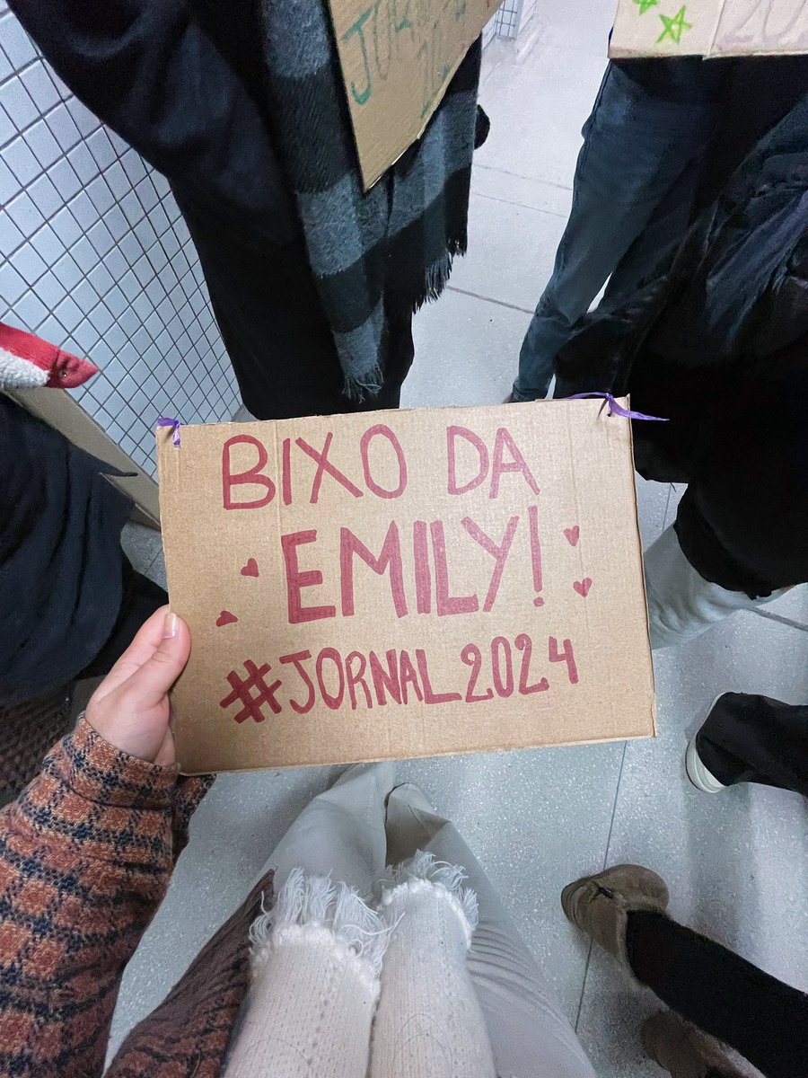 studyweege's tweet image. primeiro dia de aula 🫶🏻