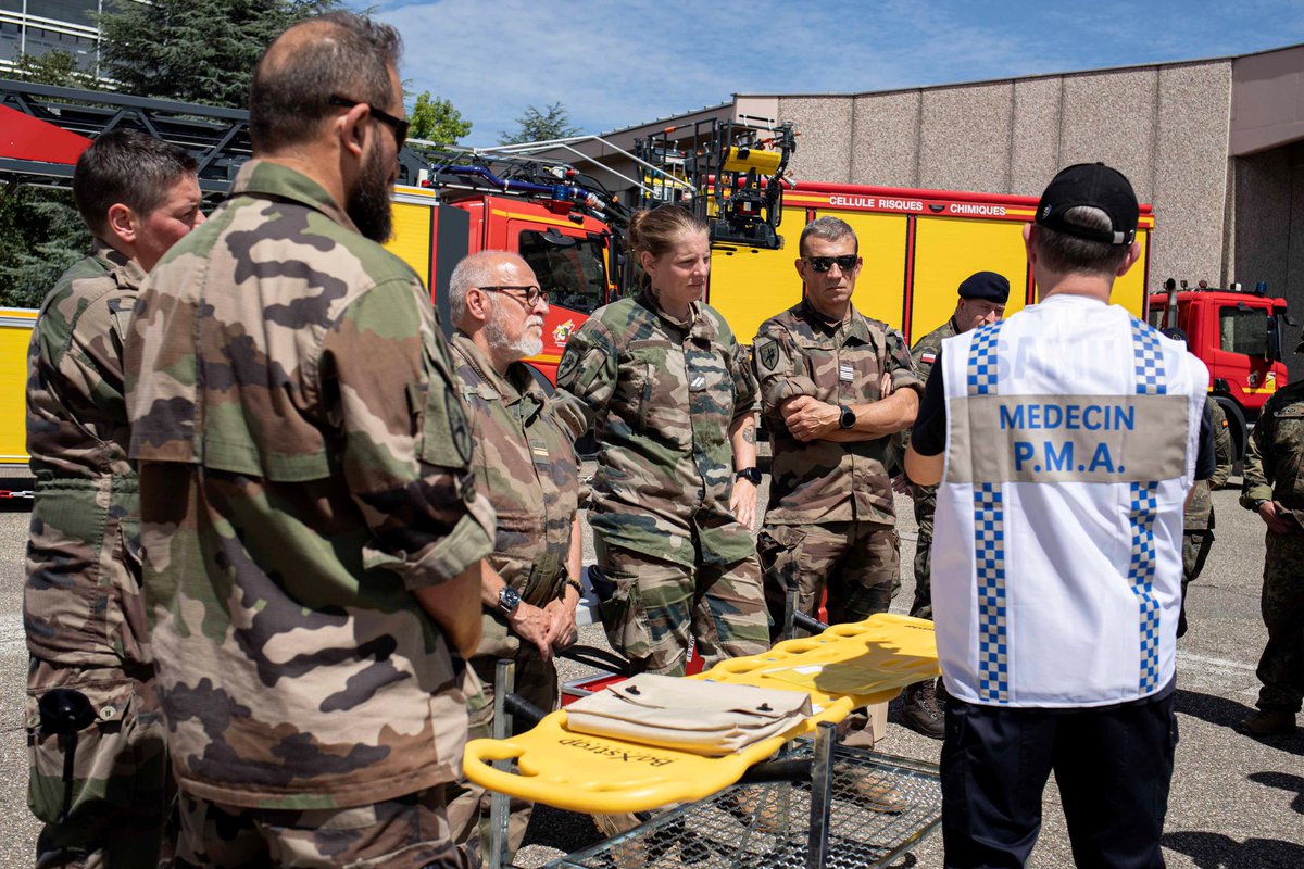 HQEurocorps's tweet photo. #Eurocorps was invited by @sdis67 and the #SAMU67 to take part in one of their joint exercises involving the deployment of an Advanced Medical Post (AMP). A good opportunity to discover 🇫🇷 doctrine about the organisation of civil emergency services in case of mass casualties and to share experiences 👍