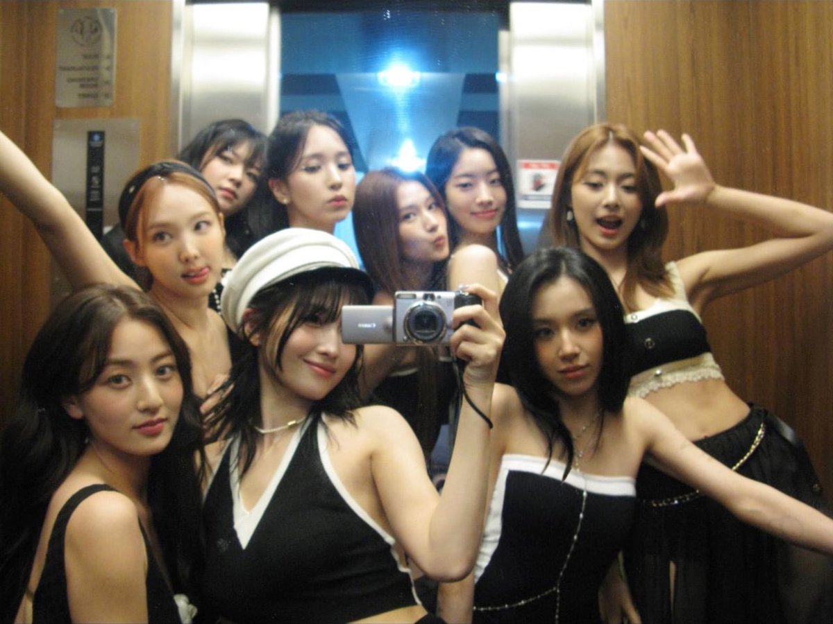 9WICE IS THE CUTEST FAMILY 🥹