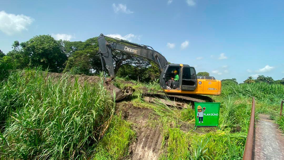 Continuando realizando los debidos trabajos de limpieza y mantenimiento preventivo en la canal de Bucaral Norte, en la parroquia Rafael Urdaneta, garantizando resultados óptimos para los vecinos. 

<a href="/NicolasMaduro/">Nicolás Maduro</a> 
<a href="/delcyrodriguezv/">Delcy Rodríguez</a> 
<a href="/JosueLorcaV/">Josué Lorca Vega</a> 
<a href="/rafaellacava10/">Rafael Lacava</a> 
<a href="/JFuenmayor_PSUV/">Julio Fuenmayor</a>