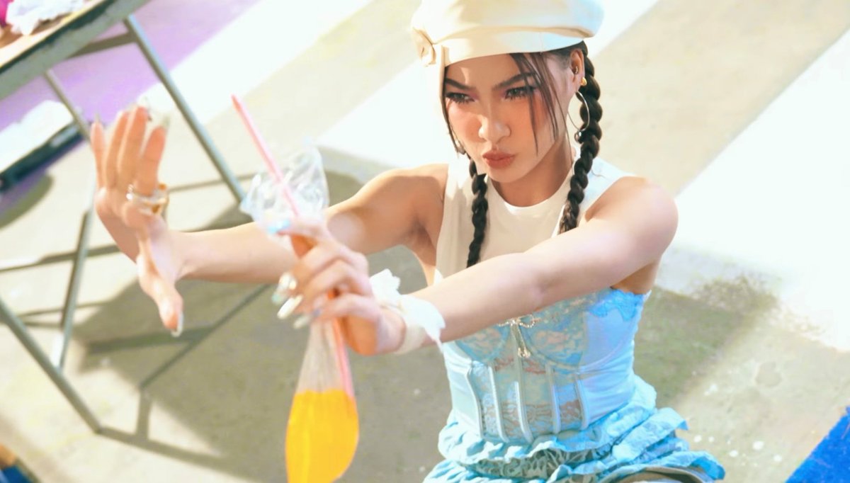 kaijuuu____'s tweet photo. Kaya pala lagi syang galet, naka cobra kasi si Colet. 🤙🤙🤙🫶🫶🫶 @bini_colet

#CherryOnTop
@BINI_ph
STREAM CHERRY ON TOP https://t.co/xAuHLRWL5n