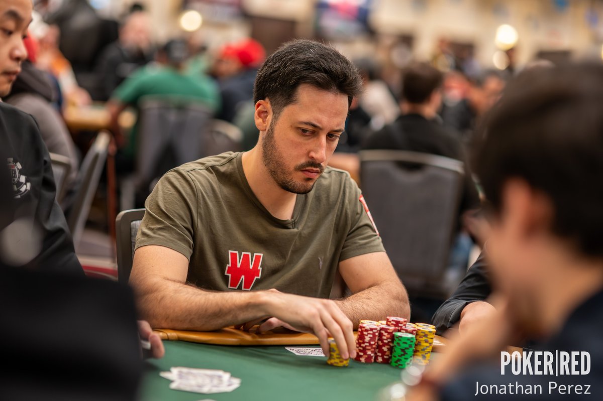 poker_red's tweet photo. Adrián Mateos @Amadi_17 vuelve a mostrar su mejor versión y pasa segundo en fichas al día 5

El presi sigue demostrando por qué es uno de los mejores jugadores de la historia y consigue pasar con el 2º mejor stack al día 5 del Main Event liderando a los 1⃣4⃣ 🇪🇸 clasificados.

📰https://t.co/Vc9DUwKHtq
