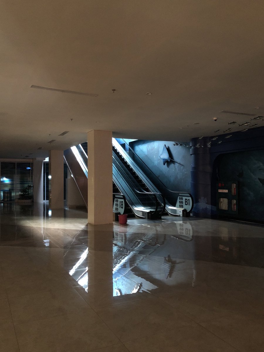 madarkham's tweet photo. Guys gue tadi ke toilet mall, trs keluar keluar kenapa semua orang ilang ya? https://t.co/kzMJQ9ZpiA
