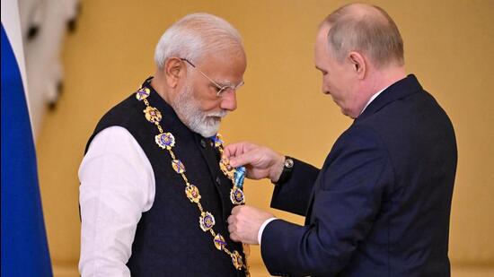NewsAlgebraIND's tweet photo. BIG NEWS 🚨 US said it will continue to view India as strategic partner despite PM Modi's Russia visit.

Modi Hai To Mumkin Hai 😍🔥 He is taking both the nations together

US said "India & PM Modi can play an important role in ending the Russia-Ukraine war."

"India has the capability to convince Putin to end the war." - US