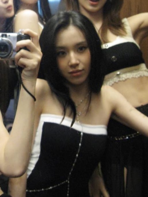 archivescy's tweet photo. THIS CHAEYOUNG IS SO FINE OH MY GOD https://t.co/ZKlnYkfMmV