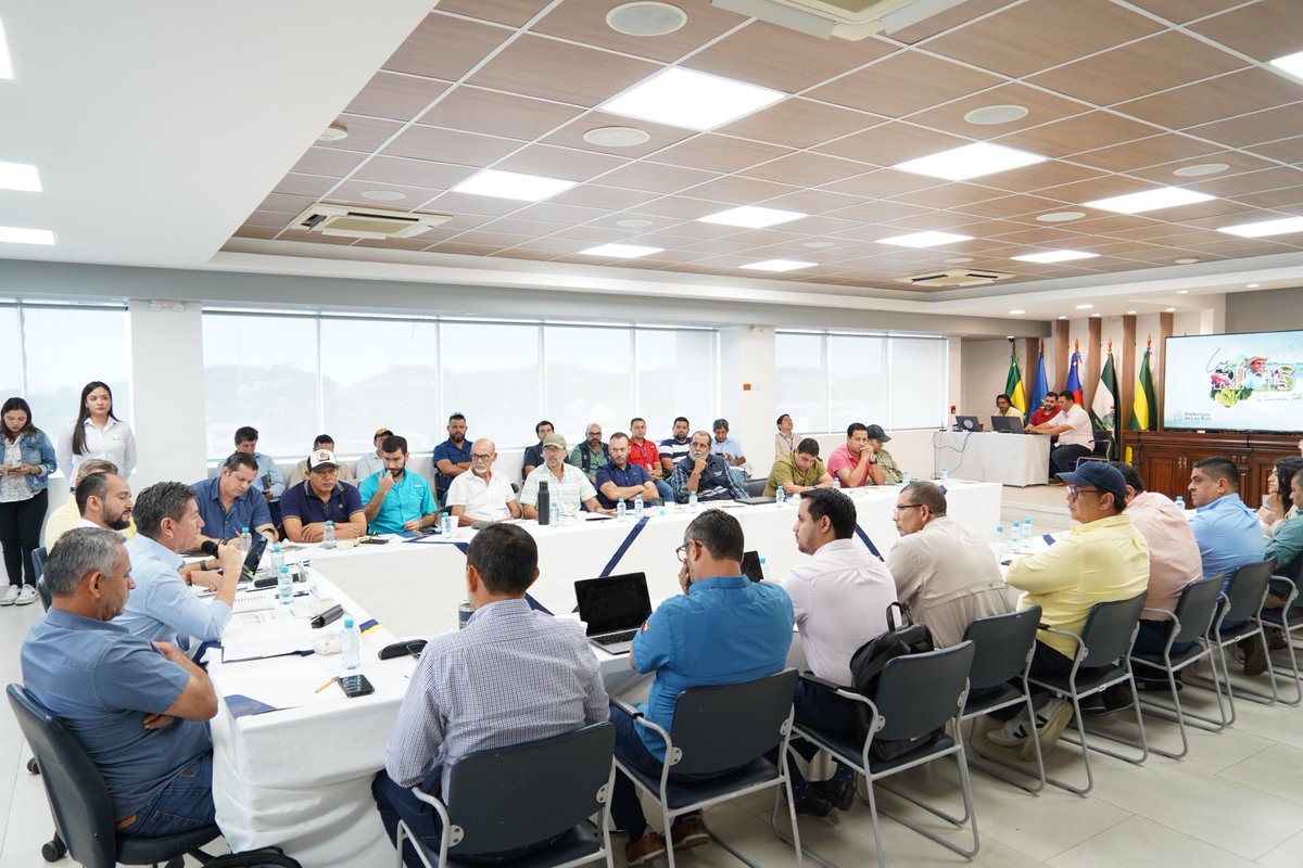 AgrocalidadZ5's tweet photo. #LosRíos |Junto a @PrefecLosRios, participamos del diálogo técnico sobre Ralstonia Solanacearun raza 2, con el fin de articular acciones conjuntas para la contención de la plaga en sitios de producción de musáceas, cantón Babahoyo.
#CultivosSanosYDeCalidad https://t.co/aFHUypwViy