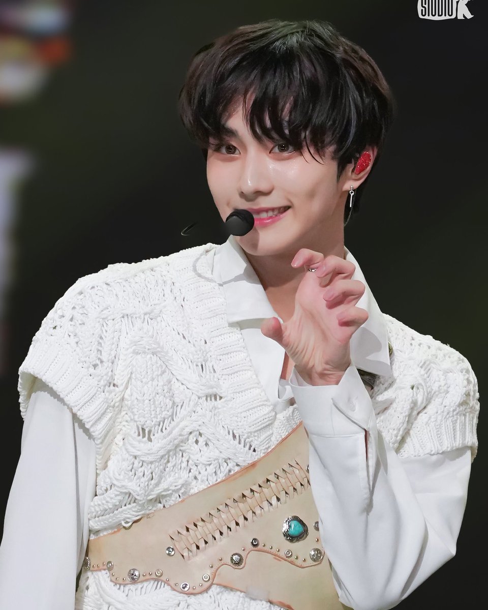 wonierkvs's tweet photo. JUNGWON                                   JUNGWONIE https://t.co/f9Sihkuev2