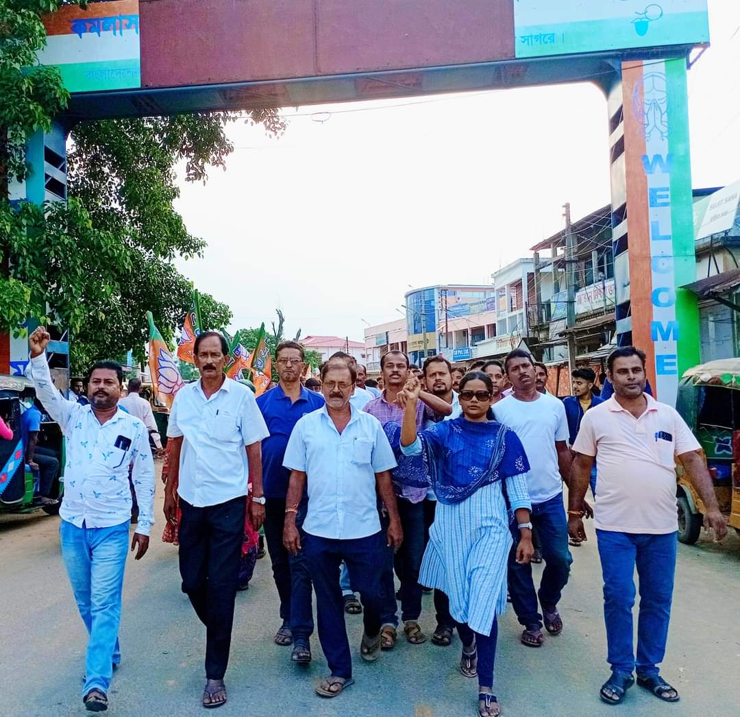 ChhandaDebbarma's tweet photo. #কমলাসাগর_বিধানসভার_প্রতিটি_পঞ্চায়েতে আবারো ফুটবে পদ্মফুল!🧡

আজ কমলাসাগর মন্ডল কার্যালয় থেকে আগামী ৮ই আগস্ট রাজ্যের পঞ্চায়েতে নির্বাচনকে কেন্দ্র করে ভারতীয় জনতা পার্টির প্রার্থীদের বিপুল ভোটে জয়যুক্ত করার লক্ষ্যে অনুষ্ঠিত মিছিলে অংশগ্রহণ করি। 
#Vote4BJP #BJPGovernment https://t.co/7TAbn990xf