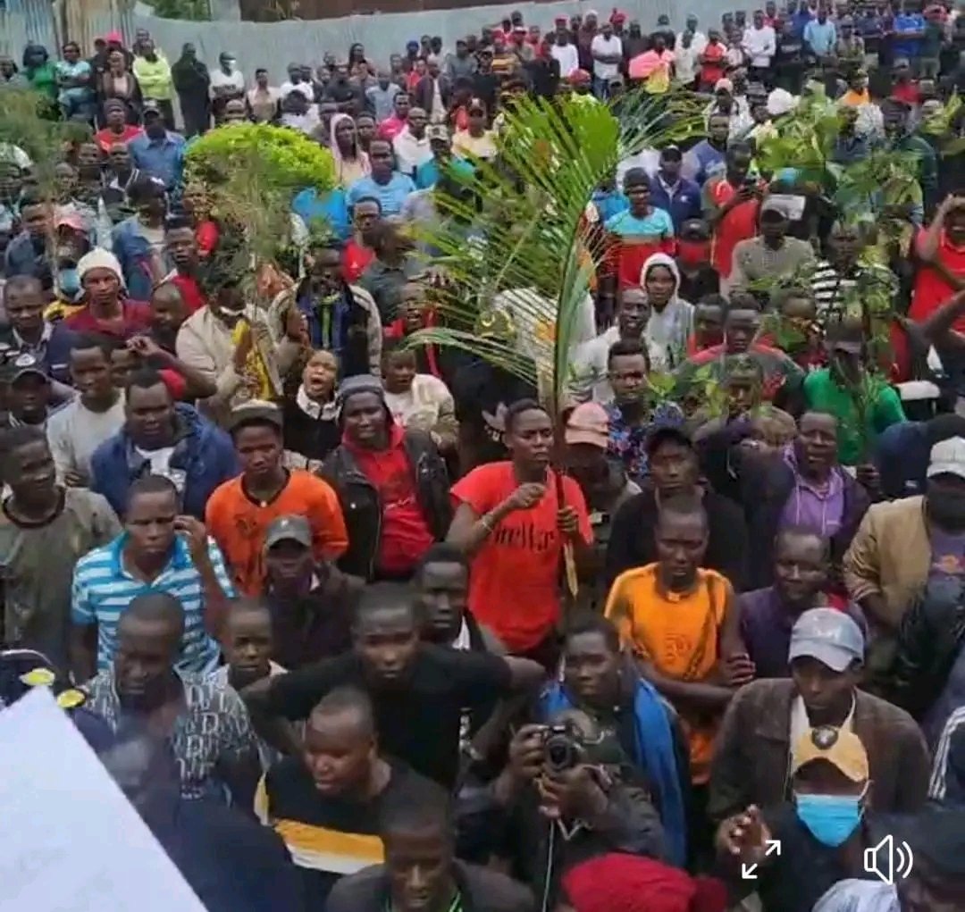 ChepkendiotMK's tweet photo. #OccupyBomet ni live at the moment.
What a time to be alive https://t.co/pxSdC4aGAw