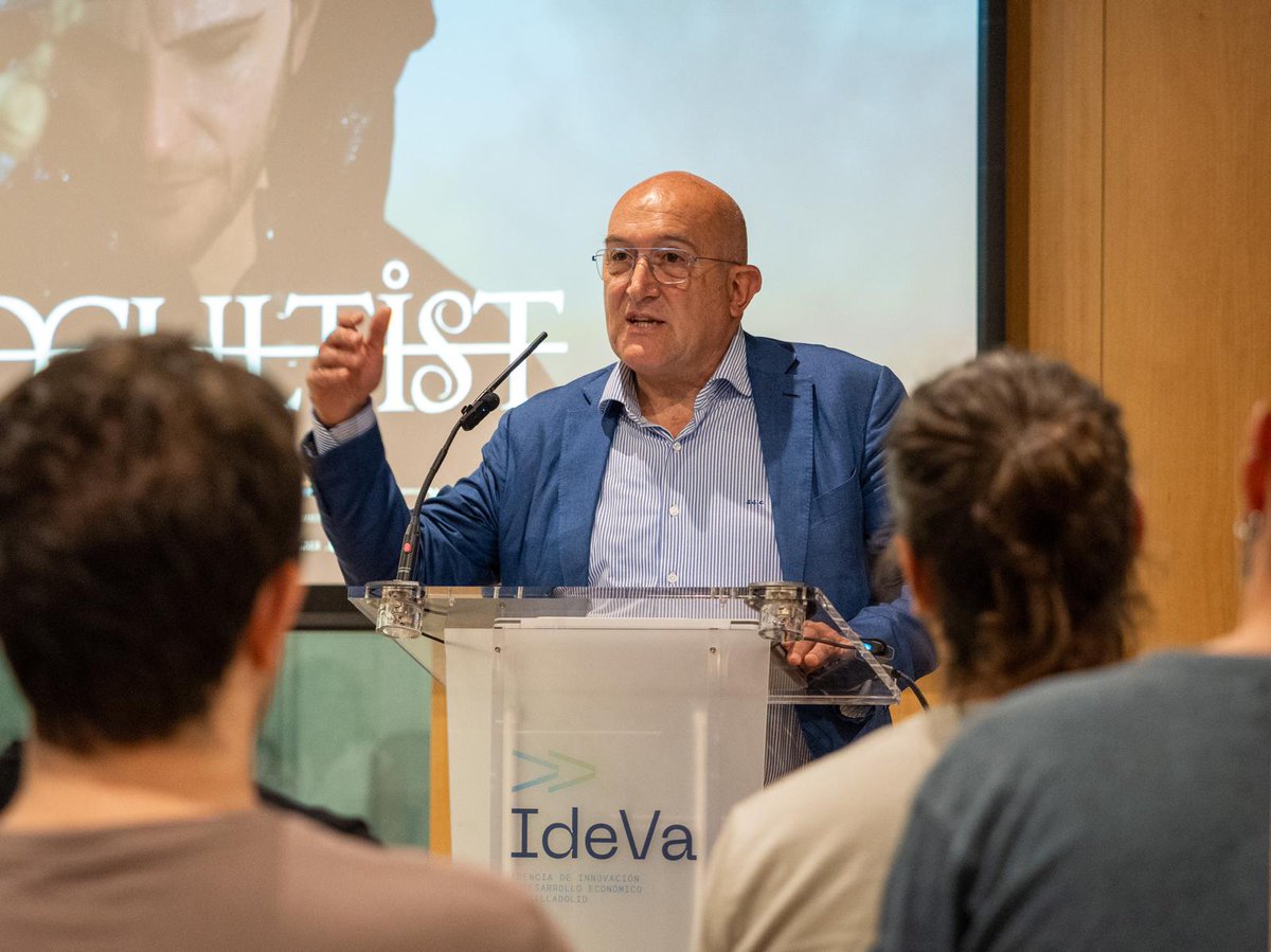 ideva_agencia's tweet photo. El alcalde @jesusjcarnero, el gerente de #ideva, Fernando Rubio y las concejalas @ohara911 @carolinadbp y Silvia Tomillo y el DG de Industria de @jcyl Jesús Jiménez asisten a la presentación de #theoccultist junto a los principales agentes del sector del videojuego en Valladolid https://t.co/7jYrnfl9Ep