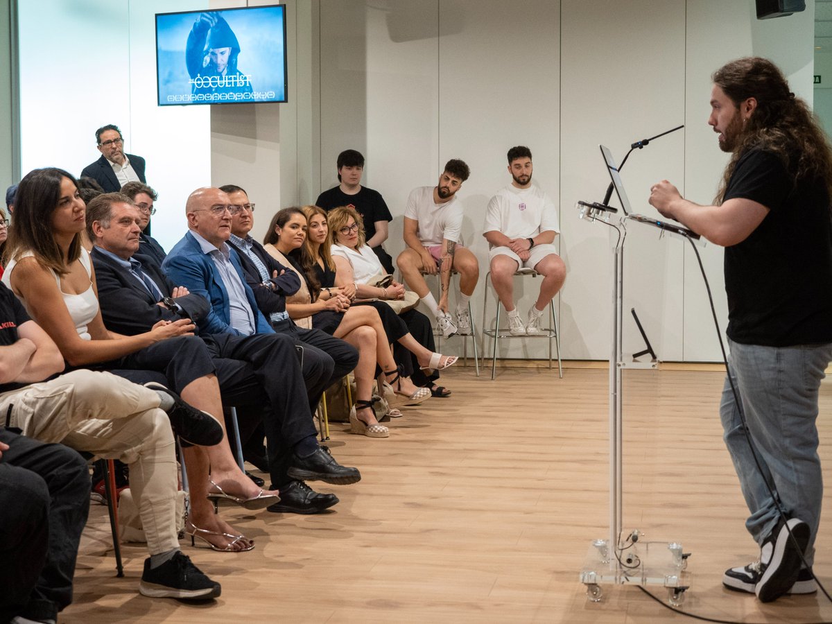 ideva_agencia's tweet photo. El alcalde @jesusjcarnero, el gerente de #ideva, Fernando Rubio y las concejalas @ohara911 @carolinadbp y Silvia Tomillo y el DG de Industria de @jcyl Jesús Jiménez asisten a la presentación de #theoccultist junto a los principales agentes del sector del videojuego en Valladolid https://t.co/7jYrnfl9Ep