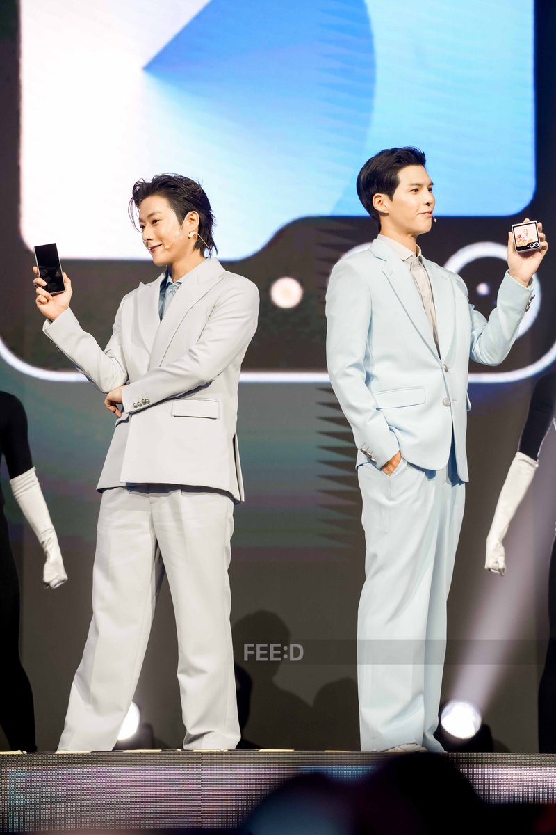 feed_4_future's tweet photo. จริงๆ น่ารักมาก "คัลแลน–พี่จอง" เขินถูกชมใส่สูทหล่อ ขอบคุณทุกโอกาสที่เข้ามา 
.
นอกจากนี้สองหนุ่มยังเผยถึงเรื่องที่เอฟซีเป็นห่วงเวลาออกทริปแต่ละครั้ง พี่จอง กลายเป็นผู้ประสบภัย ล่าสุดโดนนกจิก เจ้าตัวบอกตกใจแต่ไม่เจ็บมาก จากนี้พวกเราจะระวังมากขึ้นครับ
.
ชมภาพทั้งหมดที่นี่ : https://t.co/2zHBLWPiWJ
.
#FeedForFuture 
#คัลแลนพี่จอง #พี่จองคัลแลน #คัลแลน #พี่จอง #ใจฟู
#컬렌cullenhateberry 
#hateberry
#cullenhateberry