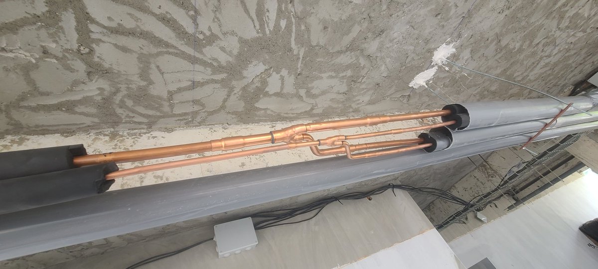 Mr_Eriyomi's tweet photo. Le système de climatisation VRV (Variable Refrigerant Volume) est une technologie de climatisation très efficace et économe en énergie. Il permet de réguler individuellement la température de chaque espace grâce à des unités intérieures connectées à une seule unité extérieure. https://t.co/Mee1xuDxHN