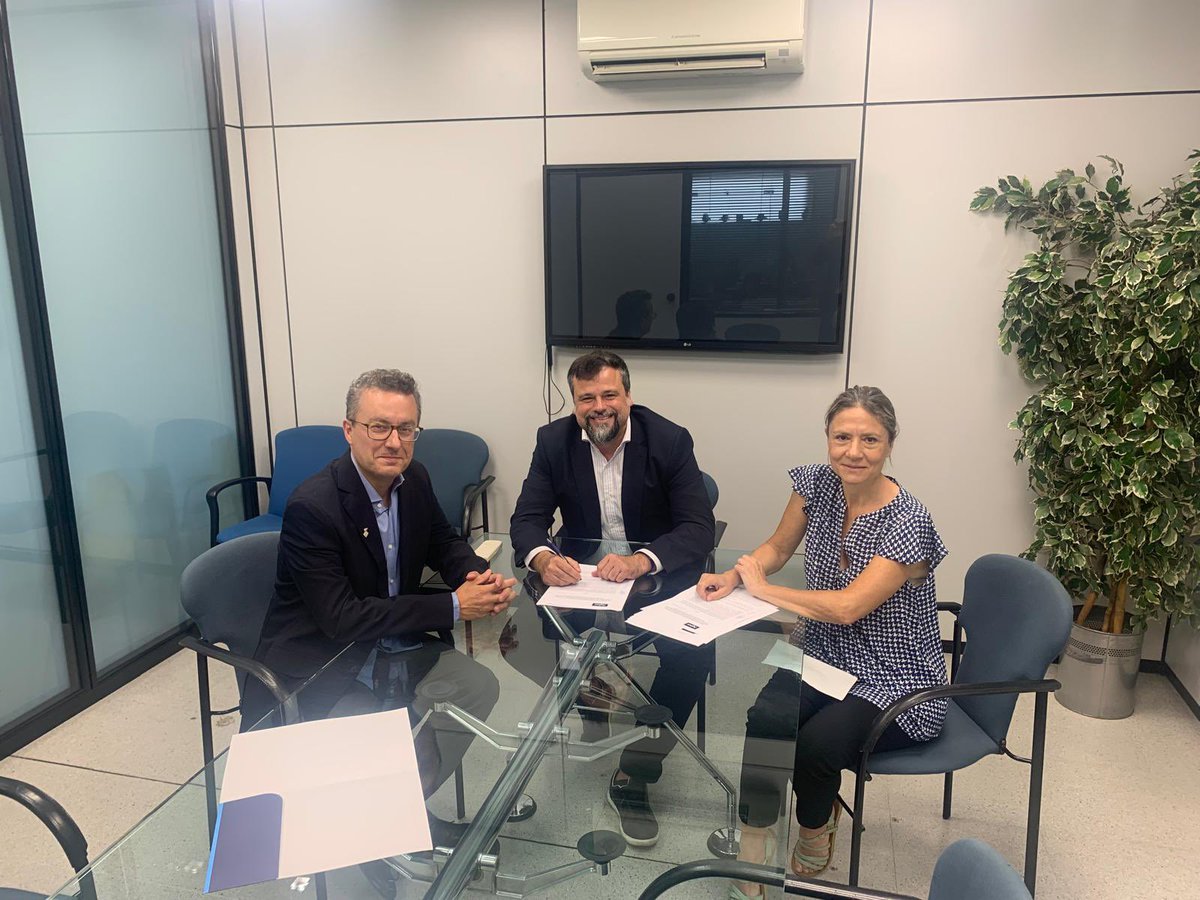 AGBARclients's tweet image. 💦 Sabies que, per cada litre d&apos;oli que llencem pel desguàs, contaminem 10.000 litres d&apos;aigua?

La tasca d&apos;@apdir2015 a #RubíCity per reciclar l&apos;oli domèstic és imprescindible. A més, treballen per a la inserció laboral amb diversitat intel·lectual.

🤝 Renovem el nostre suport…