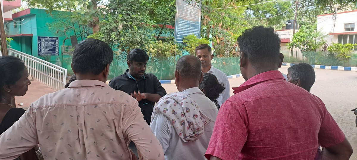 Maniamuthan12's tweet photo. மேலூர் கச்சிராயன்பட்டியில் குறவர் சமுதாயத்தைச் சார்ந்த பாப்பம்மாள் என்கிற 60 வயது பெண் கொடூரமாக கொலை செய்யப்பட்டுள்ளார்..
அவரது கணவரும் கொடூரமான தாக்குதலுக்குள்ளாகி உயிருக்கு ஆபத்தான நிலையில் மதுரை அரசு மருத்துவமனையில் அனுமதிக்கப்பட்டுள்ளார்...

சம்பந்தப்பட்ட குற்றவாளிகளை கைது https://t.co/6t5aunA9EO