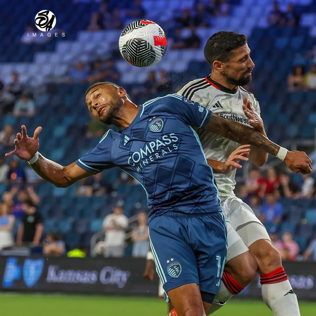 ImagesJordon's tweet photo. After a 108-min rain delay after the 1st half, @SportingKC clinches a 2-1 extra-time win in the Lamar Hunt Open Cup Quarterfinals over @fcdallas. SKC advances to the semifinals.
@opencup
@canonusa
#usoc2024 #dispatchpostusa https://t.co/Eqzwvxh0E3