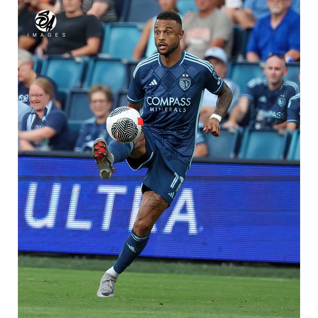 ImagesJordon's tweet photo. After a 108-min rain delay after the 1st half, @SportingKC clinches a 2-1 extra-time win in the Lamar Hunt Open Cup Quarterfinals over @fcdallas. SKC advances to the semifinals.
@opencup
@canonusa
#usoc2024 #dispatchpostusa https://t.co/Eqzwvxh0E3