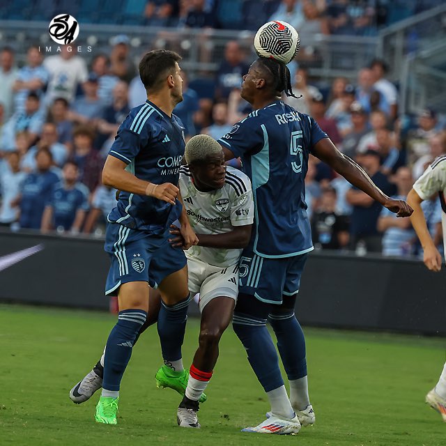 ImagesJordon's tweet photo. After a 108-min rain delay after the 1st half, @SportingKC clinches a 2-1 extra-time win in the Lamar Hunt Open Cup Quarterfinals over @fcdallas. SKC advances to the semifinals.
@opencup
@canonusa
#usoc2024 #dispatchpostusa https://t.co/Eqzwvxh0E3