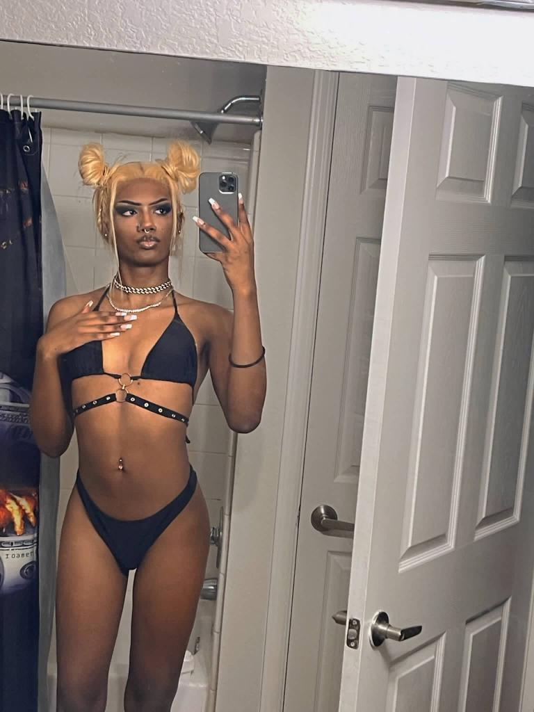 What do you want? 👿
I'm already in your DM 🥵
#transitlove3 #viral