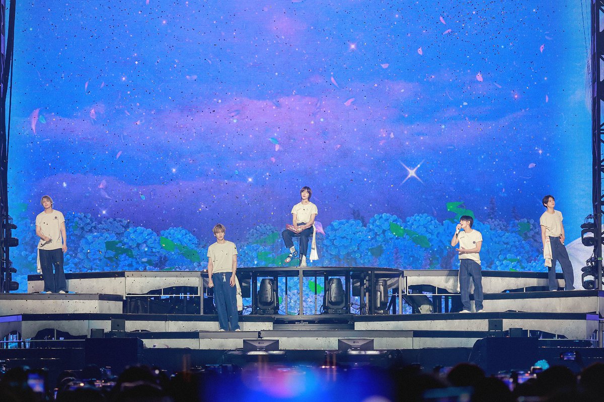 modelpress's tweet photo. 【TOMORROW X TOGETHERライブレポ📸】

🩵K-POPアーティスト史上最速4⼤ドーム
🩵「MOAと僕たち永遠に一緒にいようね」

🔻ライブ写真10枚
https://t.co/l8SWZWm0vK

@TXT_bighit_jp #TOMORROW_X_TOGETHER #TXT #ACT_PROMISE #TXT_TOUR_ACTPROMISE #SOOBIN #YEONJUN #BEOMGYU #TAEHYUN #HUENINGKAI https://t.co/EqMfDEsTkc