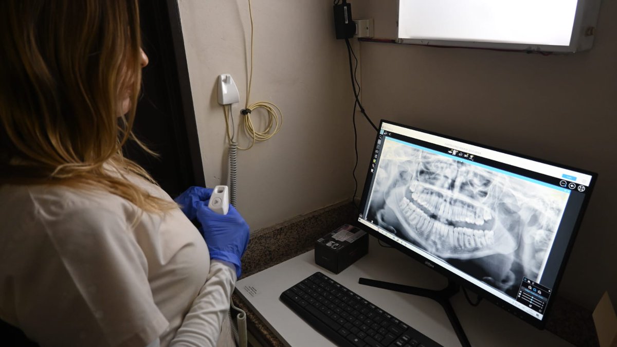 CarlosFunesMZA's tweet photo. Se instalaron los equipos de última generación para el Servicio de Diagnóstico por Imágenes del Centro Odontológico diente, con los cuales se podrán realizar radiografías panorámicas, tele radiografías y tomografías odontológicas con mayor calidad y frecuencia @OsepMza https://t.co/Lc93wPhjWf