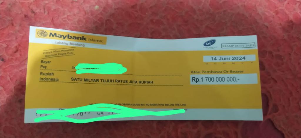 Benierlondo's tweet photo. Nemu kaya gini ..  Sebanyak itukah rejeki orang  . 😊. #uang #milikorang #indonesia https://t.co/Zuages9Pde