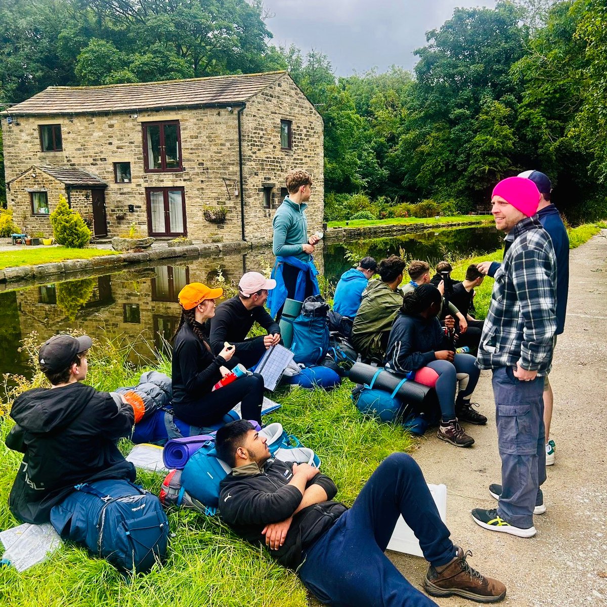UTCLeeds's tweet photo. Duke of Edinburgh students are having a fantastic day! Walking from Bingley to Addingham, passing the Five Rise Locks & heading up onto the moor this afternoon. The weather has been kind so far, we're keeping our fingers crossed it stays that way. Great job, everyone! #DukeofEd https://t.co/ZaelzAb23b