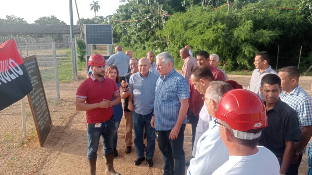 DrRobertoMOjeda's tweet photo. Junto a @DiazCanelB visitamos el municipio #Cotorro en #LaHabana. Constatamos avances en la construcción del parque solar fotovoltaico de 21.8 mw y 50mw de acumulación. Su ejecución será vital en la estabilización del sistema eléctrico nacional. #GenteQueSuma https://t.co/YcCMsHeBg9
