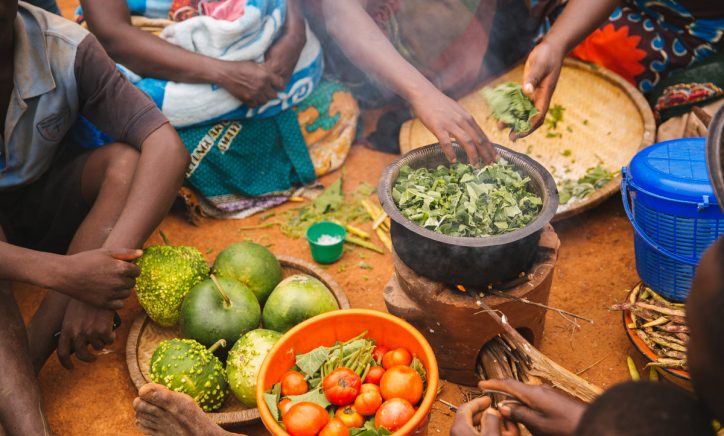 🌾📱 #FarmerGroups as ICT hubs can transform agriculture in Malawi, boosting productivity &amp; livelihoods. Check out <a href="/IFPRI/">IFPRI</a>'s latest discussion paper on this innovative approach! 📖🔍 

hdl.handle.net/10568/148814