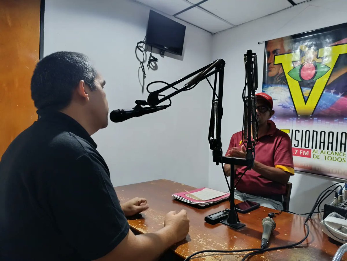 Desde la 104.7 FM Visionaria participe en el programa Detrás del Volante, conversando sobre la coyuntura actual electoral de Venezuela, dónde la Fuerza Trabajadora es protagonista para la continuidad del Proyecto de Bolivar y Chávez! 

Avanzando! Vamos con Fuerza 💪