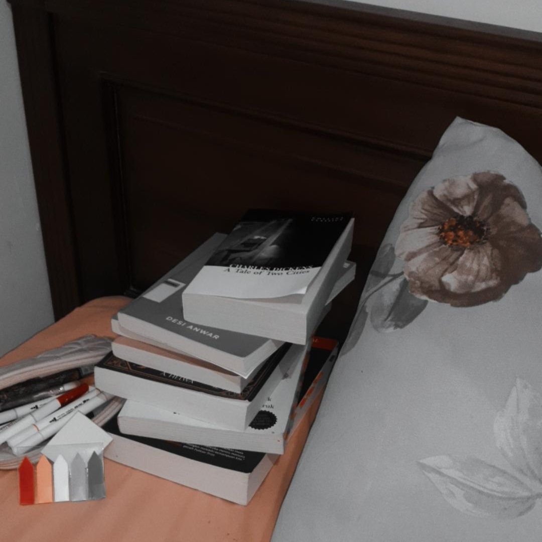 abooktome's tweet photo. mau mulai lebih meromantisasi kegiatan bacaku dengan bikin virtual reading journal. selama ini cuma nge review via goodreads / storygraph, tp rasanya butuh gebrakan baru yg bisa bikin kegiatan baca jadi makin seru dan tercapture ♡ 

sooo, here we gaurr 🦖 https://t.co/gJ4EhJVSSP
