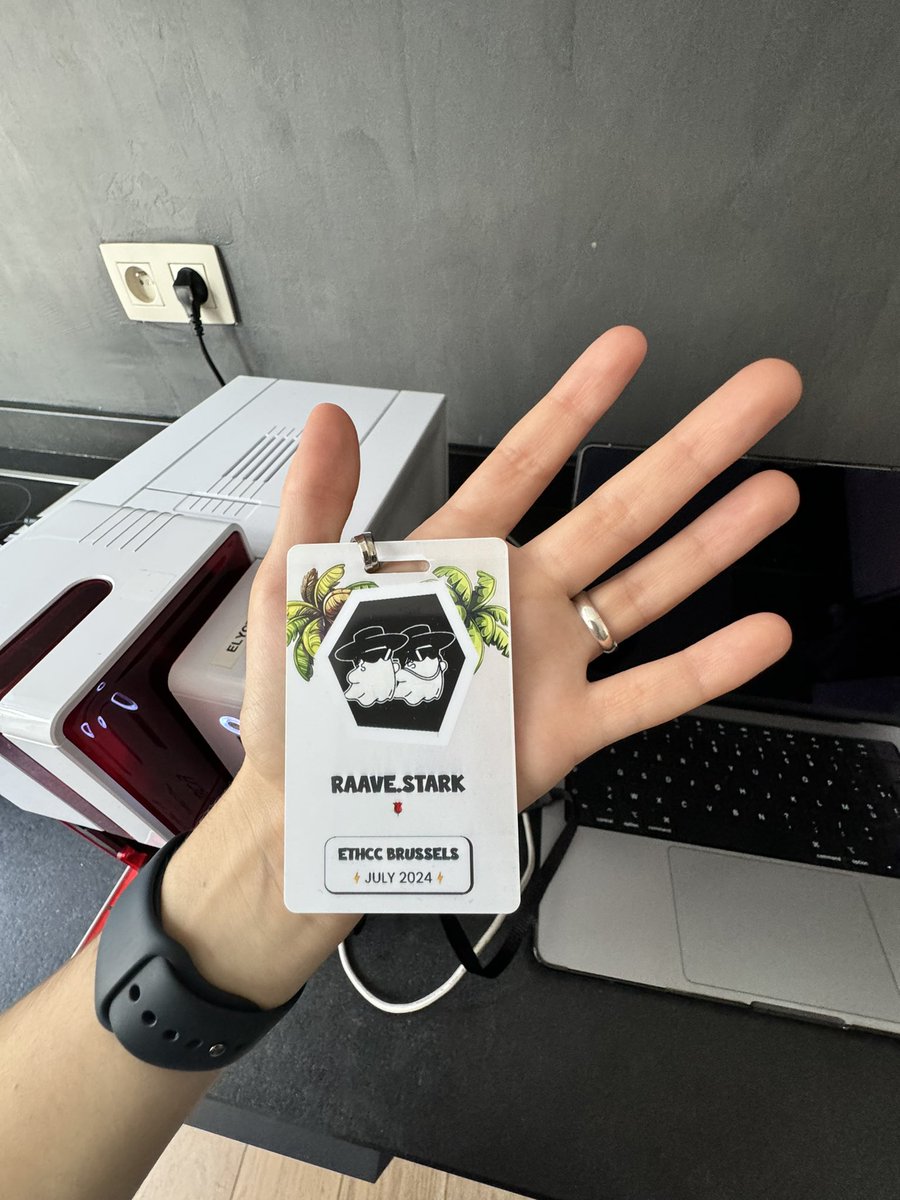 Drop your (future) .stark name and PFP below, and pick up your badge from tomorrow at <a href="/ETHGlobal/">ETHGlobal</a> 🫡 

Another gift is waiting for you 👀 

Welcome to the <a href="/Starknet_id/">Starknet.id</a> club raave.stark 👻🌹