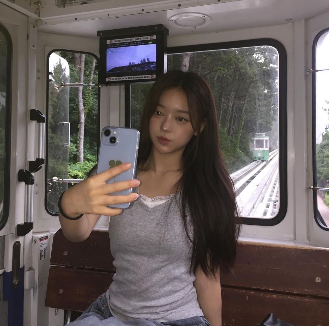 HYEWON INSTA ACC?!?! 😭😭💓💓