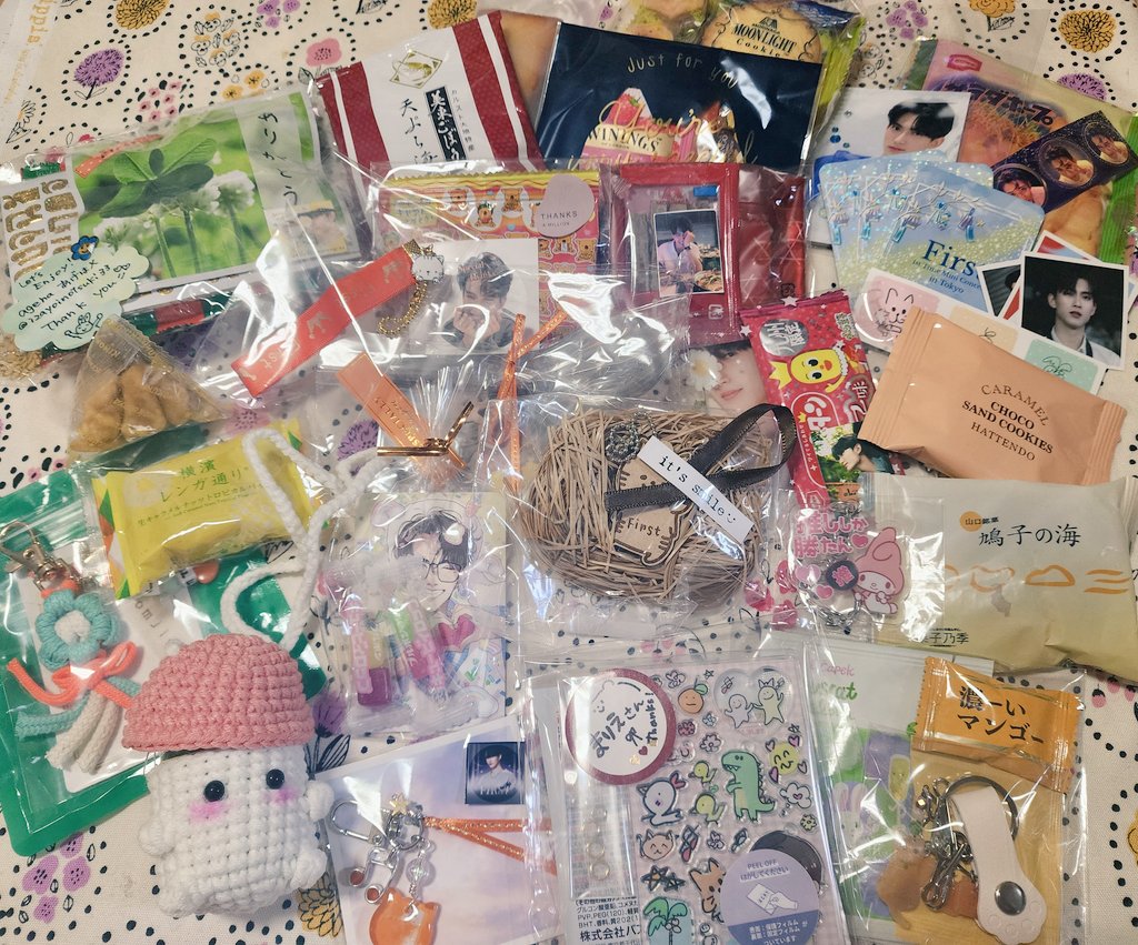momomo040609's tweet photo. 少し正気にもどってきたので(トチ狂ってた自覚はある😂)
GA開封式させてもらいました❣️遅いよ‼️
みんな美味しそう&レベル高すぎて
使うの勿体ない……🥲でも使いたい(葛藤)
みなさんありがとうございました🙏✨
#MakeaWishwithFIRST
#First1stTimeMiniConcert https://t.co/IMl9BWNyT9