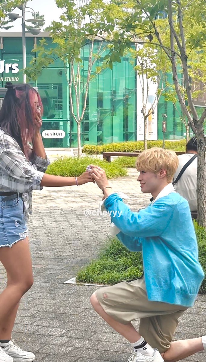 Chevyy 🎸 // JAY knelt down and PROPOSED ME!! 💍 tweet media