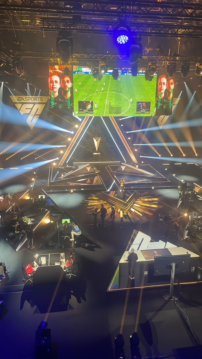 Coaching <a href="/MaxKoelemaij/">Max koelemaij</a> at the World Championship FC24! First game against Tekkz. Kom op!