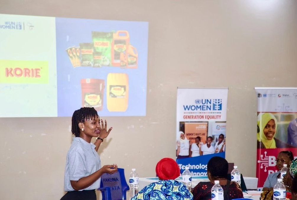 Annagrace_ag_'s tweet photo. As a #BintiDijitali, I aspire to continue helping girls and women thrive within the digital space!

It was an honor facilitating a workshop under @unwomentanzania and KJPII, to enhance the skills of rural women entrepreneurs in Kigoma, on branding and digital marketing! https://t.co/drXRNarpZa