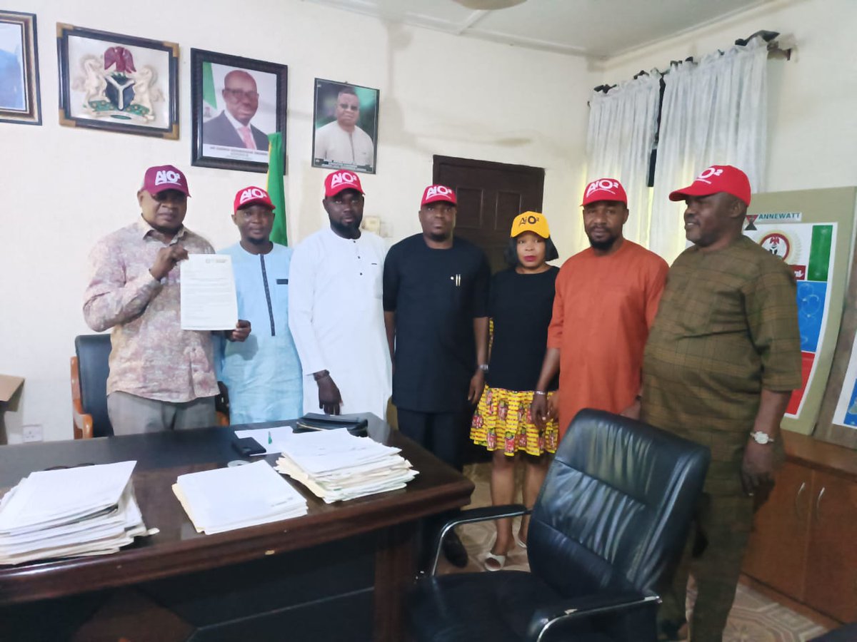 TheYoungPDP's tweet photo. The PDP National Youth Group paid a courtesy visit to Hon Clement Asuelimhen, the Chairman of Edo Guber Youth Campaign Council who doubles as the Chairman, Igueben LGA in Edo State.
#EdoIsPDP https://t.co/Jri4jZz3GP